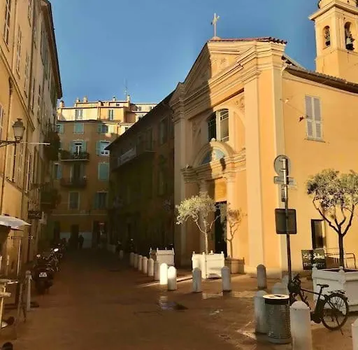 36 Rue Droite